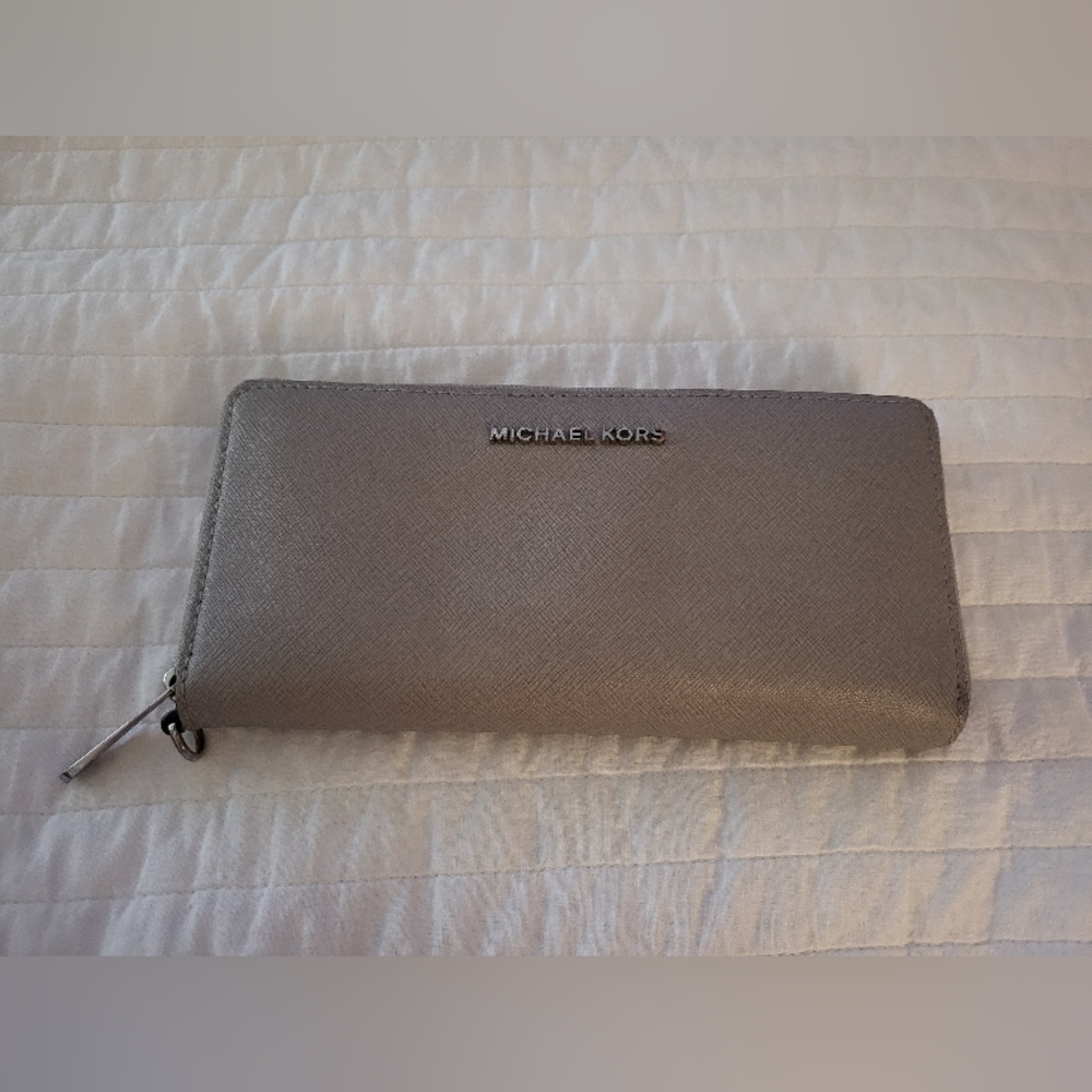 Michael Kors Jet Set Large Travel Continental Wallet Grey